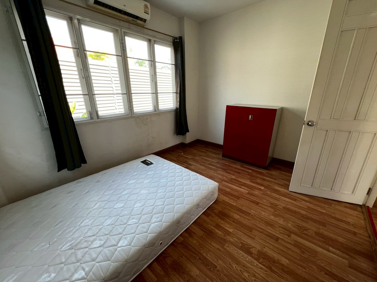 ให้เช่าบ้านพระราม 5 ราชพฤกษ์ บางกรวย : บ้านเดี่ยว พื้นที่เยอะ ครัวใหญ่มาก จดบริษัทได้ เลี้ยงสัตว์ได้ อยู่หลัง เซ็นทรัล เวสต์วิลล์ 4 ห้องนอน 3 ห้องน้ำ