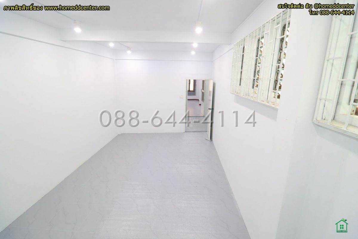 For SaleShop HouseYaowarat, Banglamphu : 5-story commercial building for sale, completely renovated. Prime location in Sampeng area, Soi Wanit 1, near Wat Chakkrawat. Samphanthawong District, Bangkok