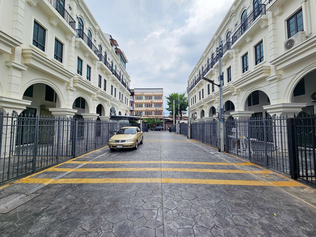 ขายอาคารพาณิชย์เยาวราช บางลำพู : ขาย อาคารพาณิชย์ 3.5 ชั้น เดอะริช อเวนิว @ ดำรงรักษ์ 19.1 ตรว. เหมือนใหม่ ไม่เคยอยู่อาศัย