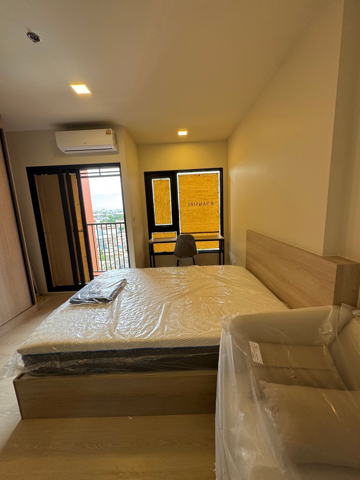 For RentCondoWongwianyai, Charoennakor : *** Condo for rent : FLO by Sansiri ***
