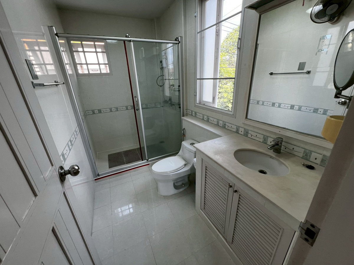 ให้เช่าบ้านพระราม 5 ราชพฤกษ์ บางกรวย : บ้านเดี่ยว พื้นที่เยอะ ครัวใหญ่มาก จดบริษัทได้ เลี้ยงสัตว์ได้ อยู่หลัง เซ็นทรัล เวสต์วิลล์ 4 ห้องนอน 3 ห้องน้ำ