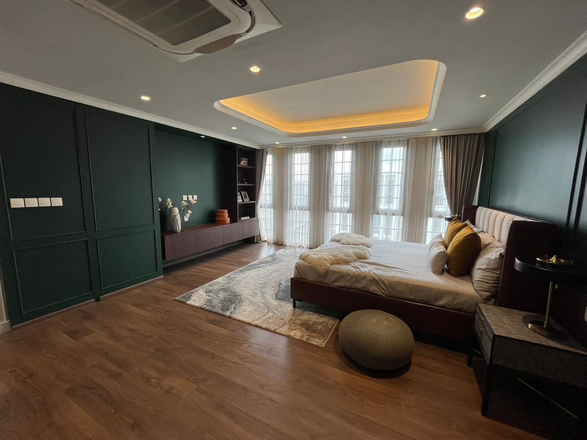 For SaleHome OfficeNawamin, Ramindra : 🏢 Luxurious Home Office for sale, fully furnished, near Central EastVille, the largest house in the project, 51 sq m | 4.5 floors | has a private elevator | Front of the house faces north. Usable area 479.91 sq m | Move in immediately, only 38 million bah