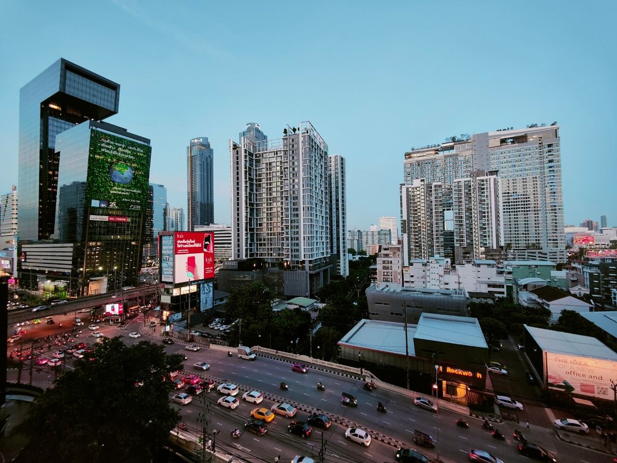 For RentCondoRama9, Petchburi, RCA : Cozy 1+1 bedroom for rent at Life Asoke Rama9 