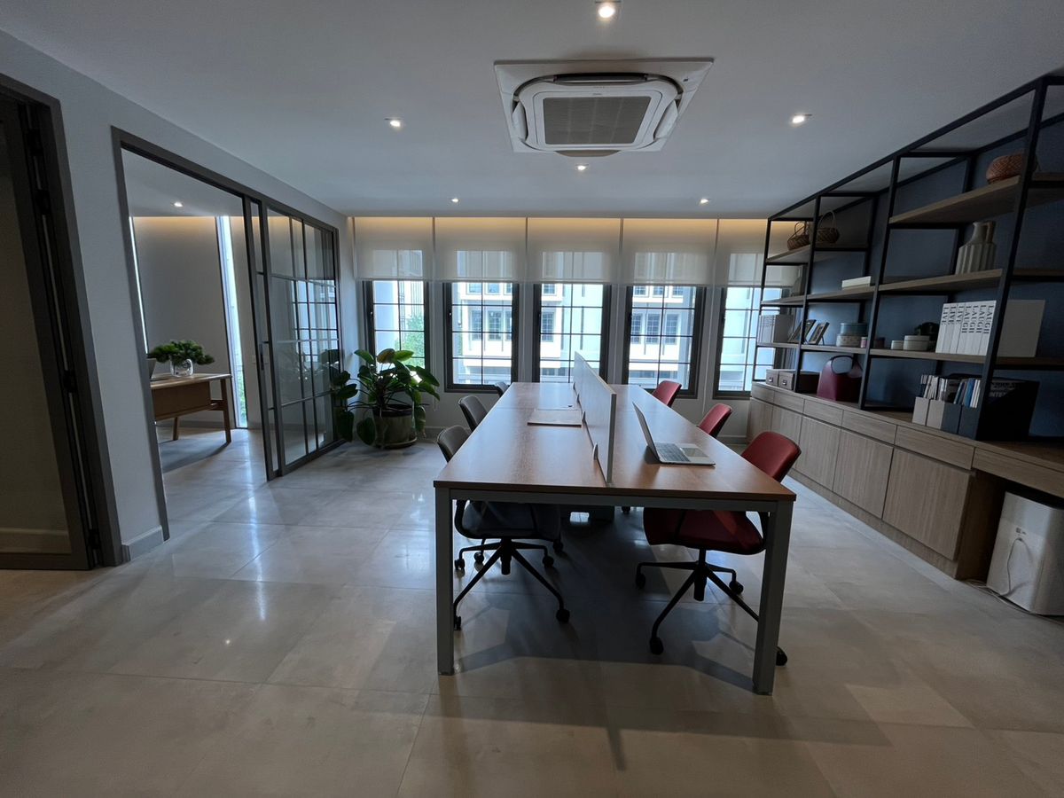 For SaleHome OfficeNawamin, Ramindra : 🏢 Luxurious Home Office for sale, fully furnished, near Central EastVille, the largest house in the project, 51 sq m | 4.5 floors | has a private elevator | Front of the house faces north. Usable area 479.91 sq m | Move in immediately, only 38 million bah