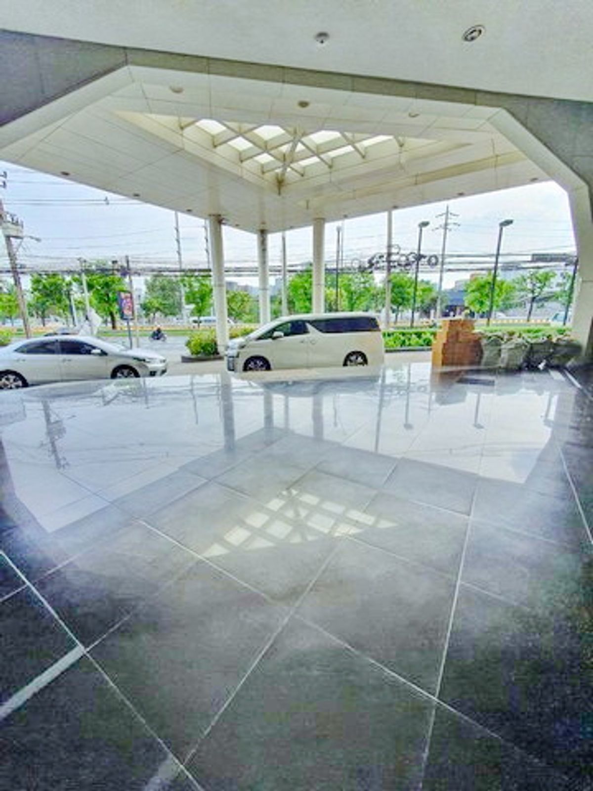 MRT Ratchada Selling for 929.28 million office building for rent 14Storeys Stand Alone 2rai 2ngan 56 Loading...