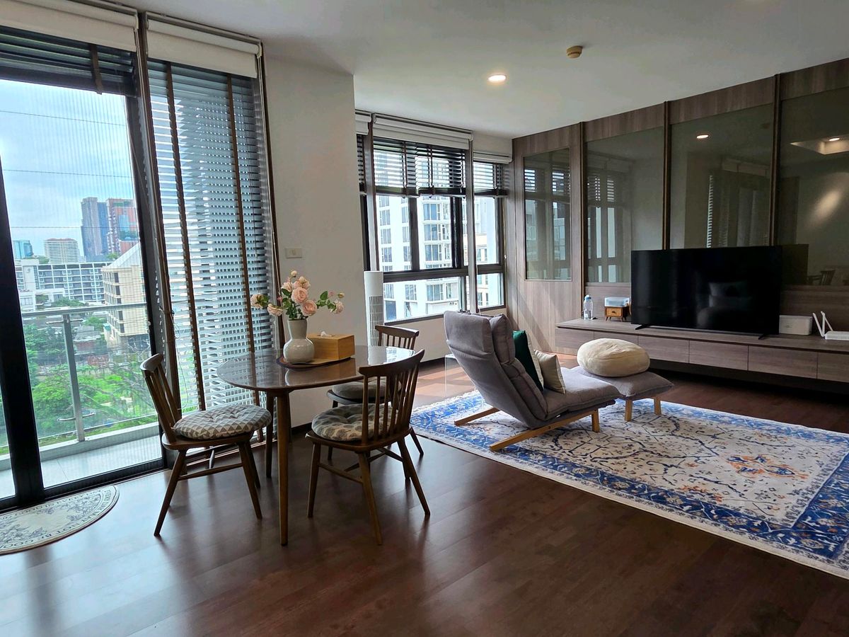 ให้เช่าคอนโดสุขุมวิท อโศก ทองหล่อ : Issara@42 Sukhumvit [BIG LIVING ROOM] 