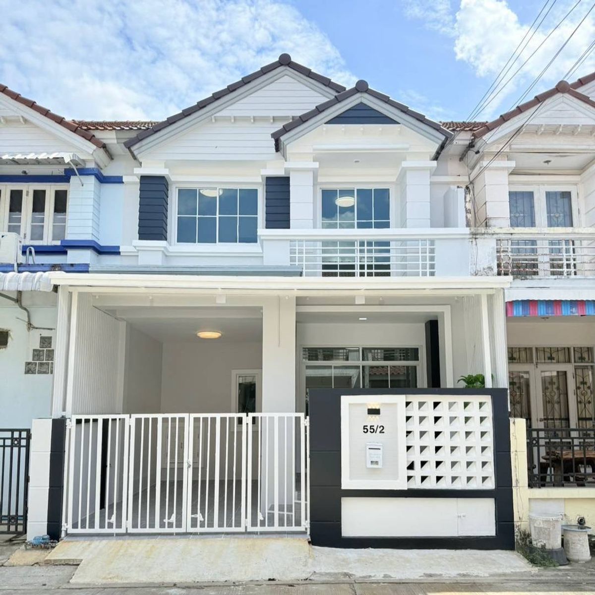 ขายทาวน์โฮมนนทบุรี บางใหญ่ บางบัวทอง : ขายบ้าน หมู่บ้านทิพย์พิมานการ์เด้น บ้านกล้วย–ไทรน้อย ทาวน์เฮ้าส์ 2 ชั้น ตกแต่งใหม่ สวยพร้อมอยู่ แถมแอร์ 2 เครื่อง ปั๊มน้ำ + แทงค์น้ำ และเฟอร์นิเจอร์ครบเซ็ต ราคาเพียง 2.19 ล้านบาท ฟรีโอน