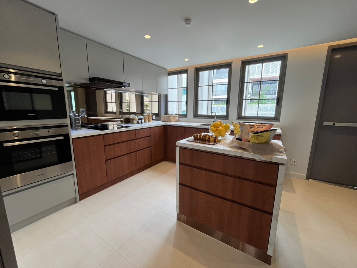 For SaleHome OfficeNawamin, Ramindra : 🏢 Luxurious Home Office for sale, fully furnished, near Central EastVille, the largest house in the project, 51 sq m | 4.5 floors | has a private elevator | Front of the house faces north. Usable area 479.91 sq m | Move in immediately, only 38 million bah