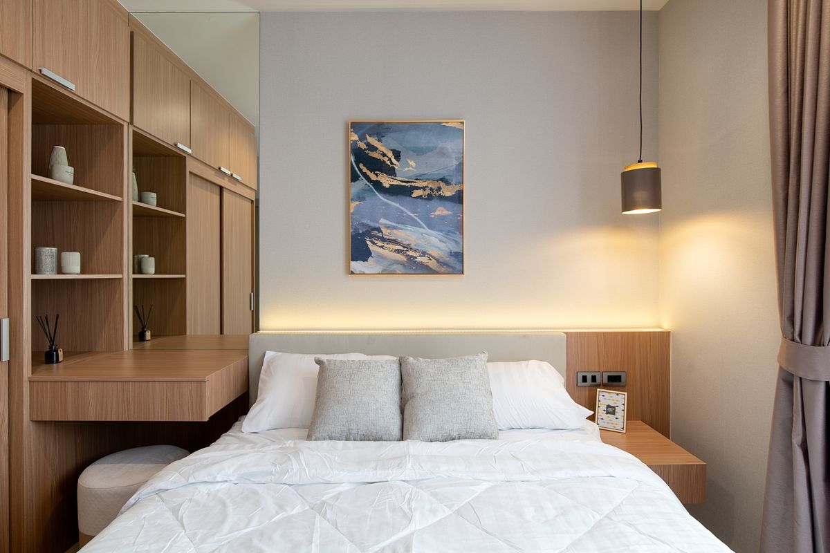 For RentCondoRama9, Petchburi, RCA : Brand new renovated room, high floor, beautifully decorated, built-in throughout the room, 1+1 bedroom @ Life Asoke Rama 9