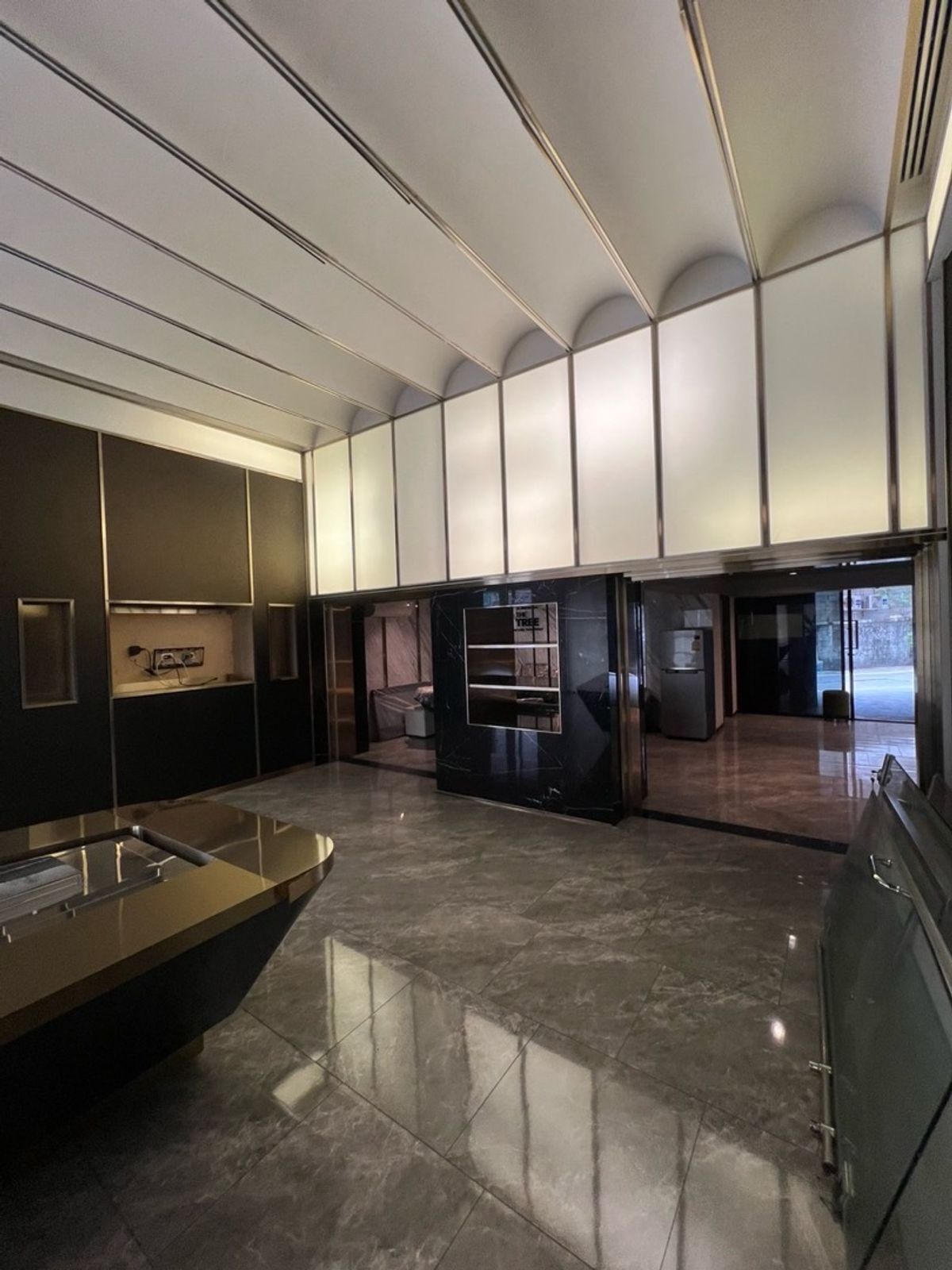 ให้เช่าอาคารพาณิชย์อารีย์ อนุสาวรีย์ : สำหรับ เช่า : อาคารพาณิชย์ หน้ากว้าง สไตล์ โชว์รูม แกลอรี่ ติดถนนใหญ่ ดินแดง อนุสาวรีย์ ประชากรสูง แหล่งเศรษฐกิจ และคมนาคม