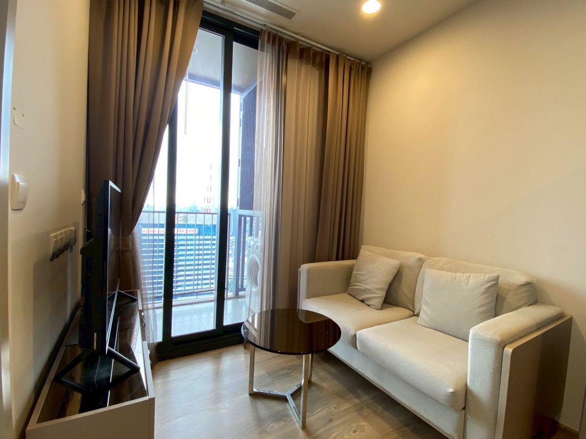For RentCondoSukhumvit, Asoke, Thonglor : Oka Haus Sukhumvit 36 😍 Living the good life without going anywhere 💫 Wake up to the Chao Phraya River view, fall asleep to the Rama 4 city lights 🌃 Everything you need — all in one perfect room ✨