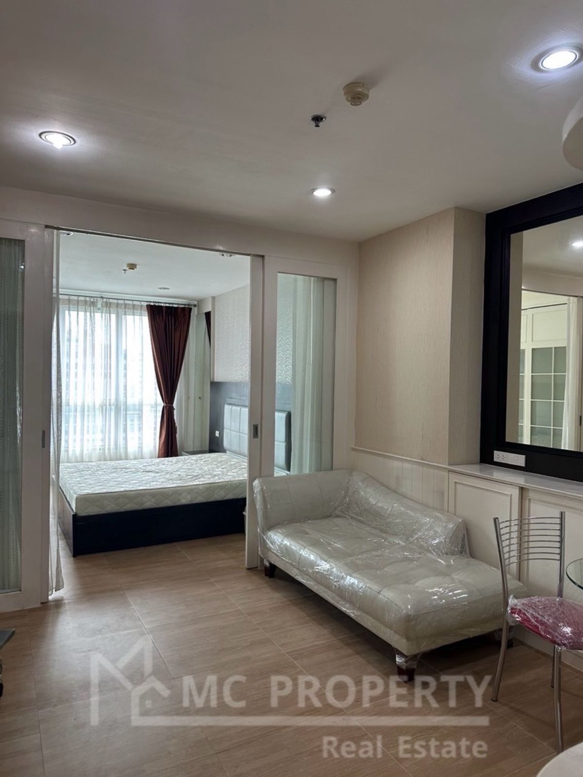 For RentCondoSathorn, Narathiwat : life@sathorn 10 for rent 1 bedroom 41sqm only 20,000 please contact 0816878954