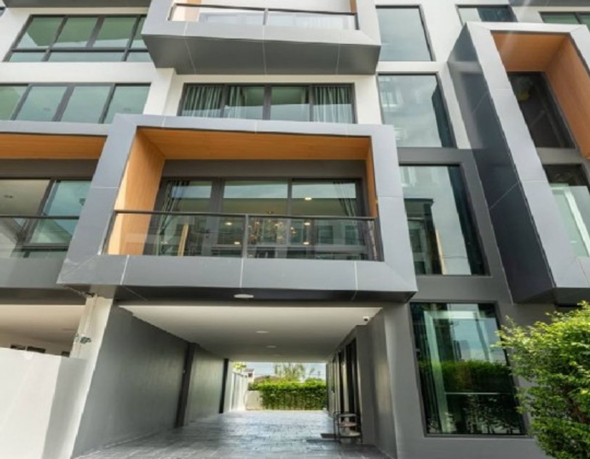 ให้เช่าโฮมออฟฟิศพระราม 9 เพชรบุรีตัดใหม่ RCA : ให้เช่า Home Office 5 ชั้น โครงการ JW Park เจ ดับบลิว พาร์ค พระราม 9 กรุงเทพกรีฑา ใกล้มาเก็ตเพลส กรุงเทพกรีฑา / อาคารมีลิฟท์โดยสาร / แอร์ 5 เครื่อง / เหมาะทำออฟฟิศ จดบริษัทได้