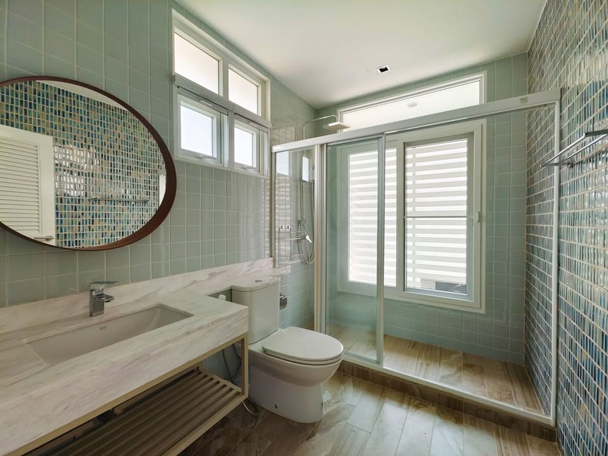 For RentHouseSamut Prakan,Samrong : ✨ Luxury Single House at LAKEWOOD VILLAGE KM 18 – 3 Bedrooms, 4 Bathrooms | Fully Furnished & Move-in Ready | Spacious for Large Families | 2–3 Car Parking | Prime Location Near Bang Phli