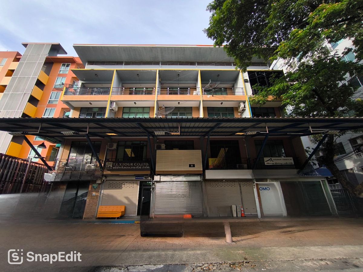 For SaleHome OfficeRatchadapisek, Huaikwang, Suttisan : 4-story home office, prime location in the heart of Huai Khwang.