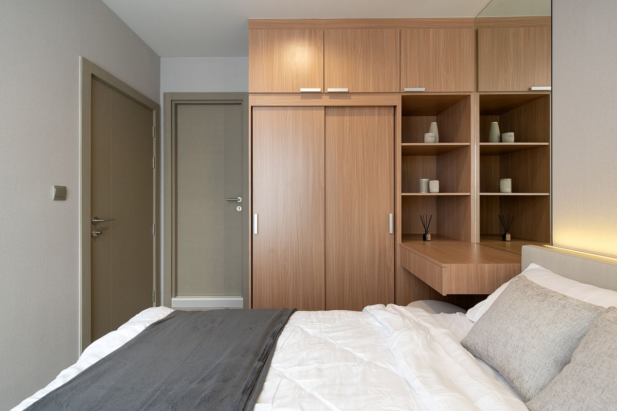 For RentCondoRama9, Petchburi, RCA : Brand new renovated room, high floor, beautifully decorated, built-in throughout the room, 1+1 bedroom @ Life Asoke Rama 9