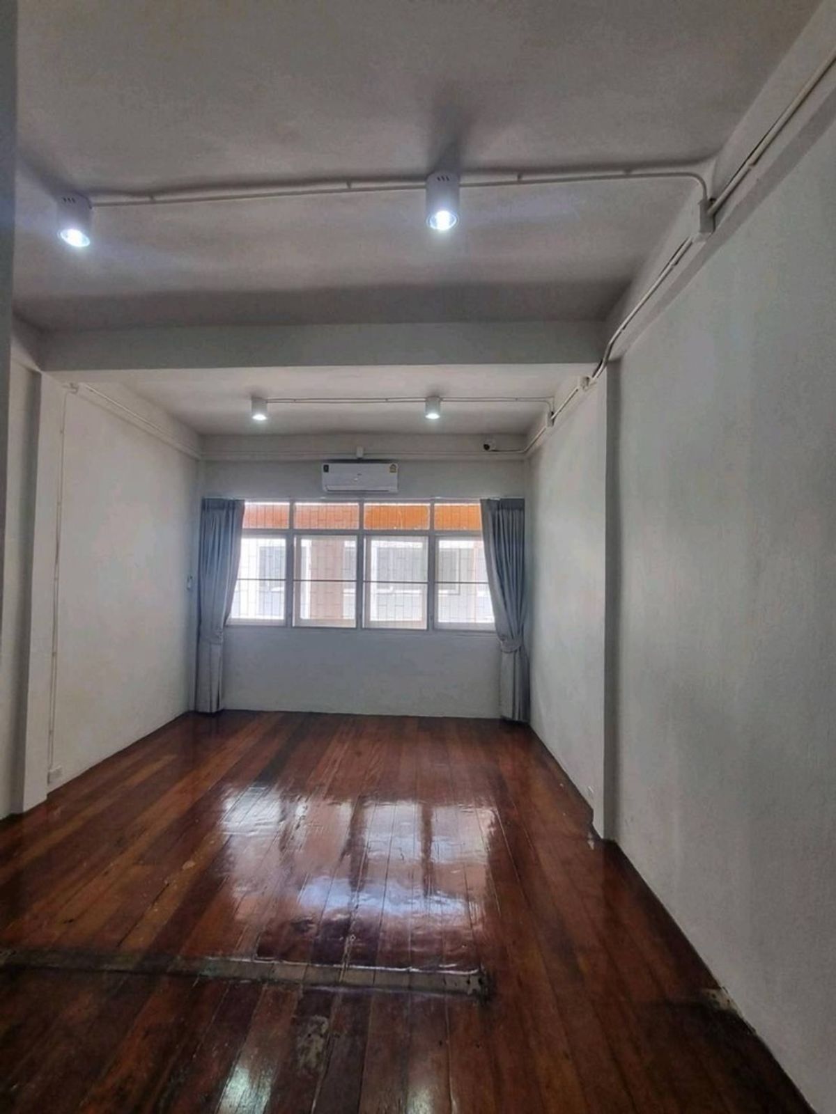 For RentShop HouseOnnut, Udomsuk : Commercial building for rent, Bang Chak zone, near BTS Bang Chak, only 3 minutes.