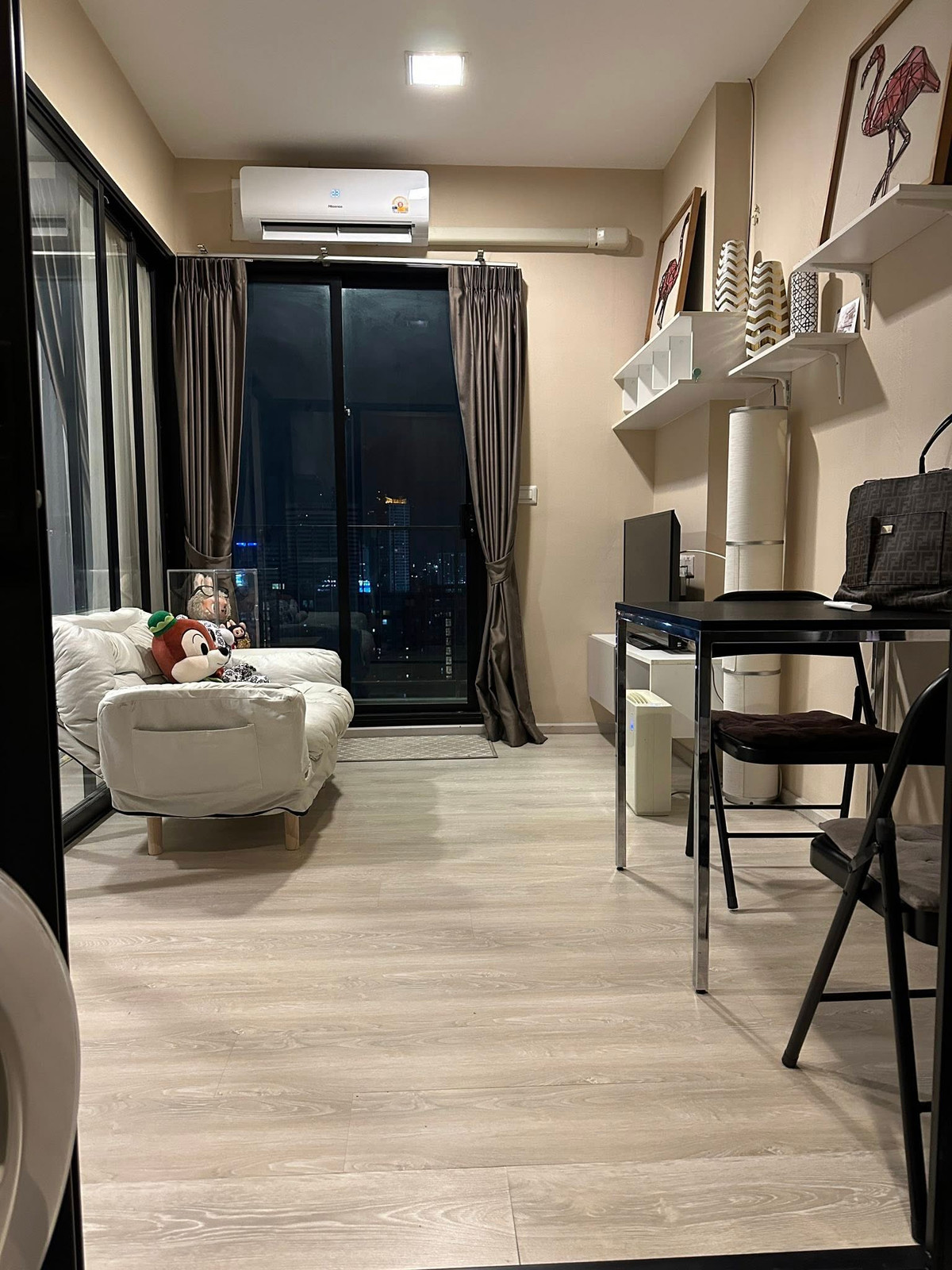 ให้เช่าคอนโดพระราม 9 เพชรบุรีตัดใหม่ RCA : คอนโดเลต มิดส์ พระราม 9  📍 ทำเลแยกพระราม 9 เดินไป MRT พระราม 9 และ Central พระราม 9 ได้ 📍 เดินทางสะดวก ใจกลางพระราม 9  🏢 1 ห้องนอน | 1 ห้องน้ำ 📐 ขนาด 29 ตร.ม. (ชั้น 19)