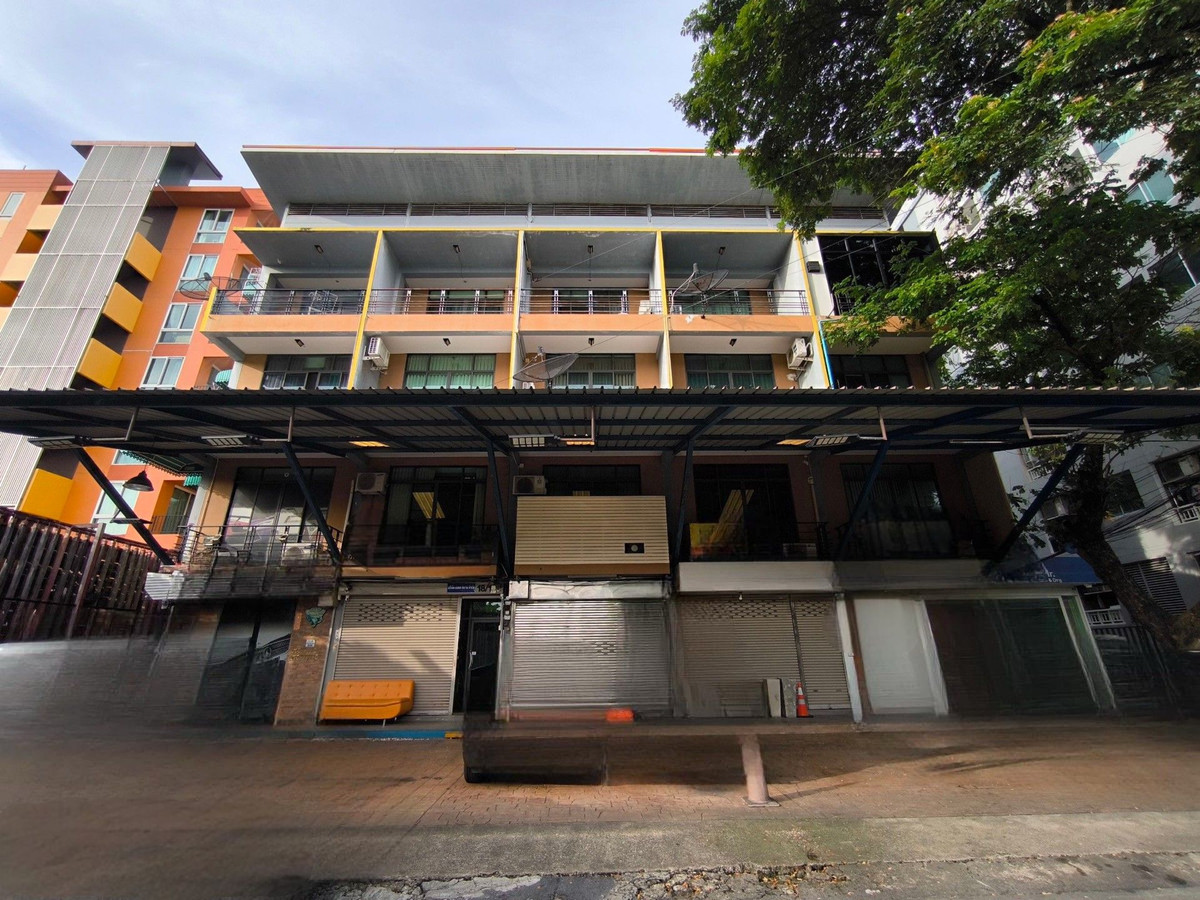 For SaleHome OfficeRatchadapisek, Huaikwang, Suttisan : 4-story home office, prime location in the heart of Huai Khwang.