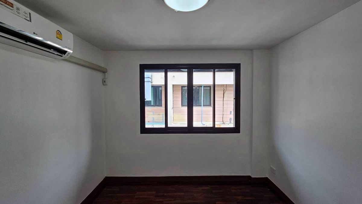 ขายทาวน์โฮมเลียบทางด่วนรามอินทรา : ขาย พรีเมี่ยม ทาวน์โฮม 3.5 ชั้น โครงการ เดอะ ฮาบิแทท ศรีวรา (ลาดพร้าว 94) ติดกับ หมู่บ้าน ทาวน์อินทาวน์ และโรงเรียนนานาชาติ