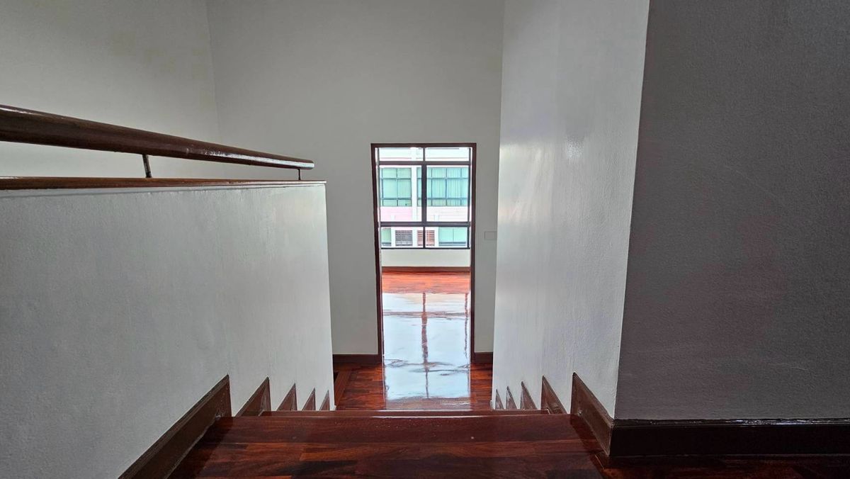 ขายทาวน์โฮมเลียบทางด่วนรามอินทรา : ขาย พรีเมี่ยม ทาวน์โฮม 3.5 ชั้น โครงการ เดอะ ฮาบิแทท ศรีวรา (ลาดพร้าว 94) ติดกับ หมู่บ้าน ทาวน์อินทาวน์ และโรงเรียนนานาชาติ