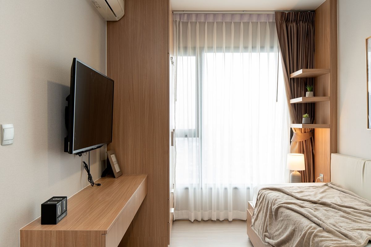 For RentCondoRama9, Petchburi, RCA : Brand new renovated room, high floor, beautifully decorated, built-in throughout the room, 1+1 bedroom @ Life Asoke Rama 9