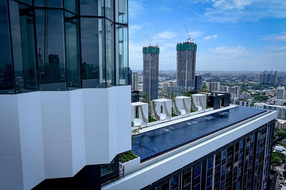 For RentCondoRama9, Petchburi, RCA : Brand new renovated room, high floor, beautifully decorated, built-in throughout the room, 1+1 bedroom @ Life Asoke Rama 9