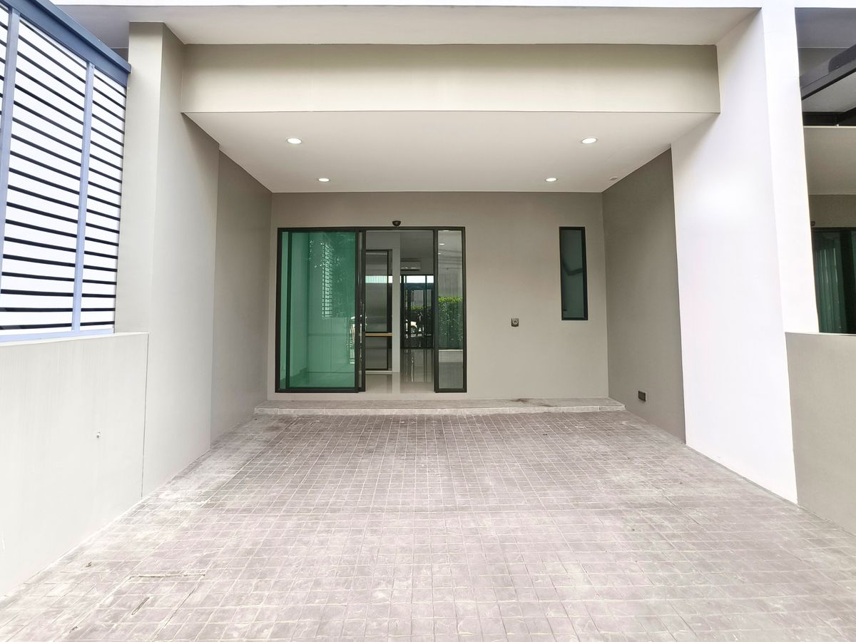 ให้เช่าโฮมออฟฟิศเกษตร นวมินทร์ ลาดปลาเค้า : ให้เช่า โฮมออฟฟิศหรู 4 ชั้น ติดถนนนวลจันทร์ Premium Place Mix Ekamai-Ramintra หน้ากว้าง 5.5 เมตร 2 ห้องทำงานใหญ่ 3 ห้องนอน 4 ห้องน้ำ 28 ตร.ว. 