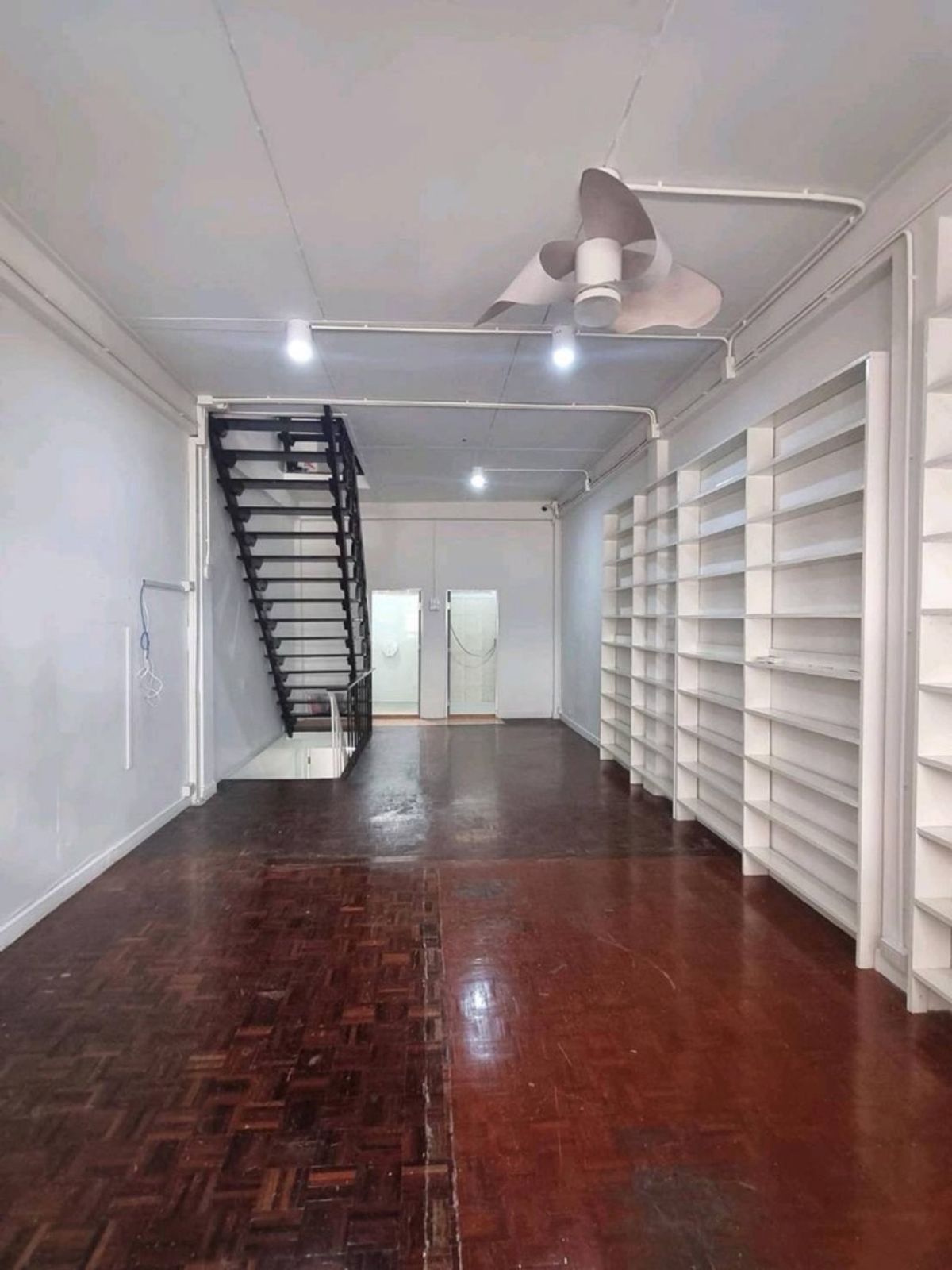 For RentShop HouseOnnut, Udomsuk : Commercial building for rent, Bang Chak zone, near BTS Bang Chak, only 3 minutes.