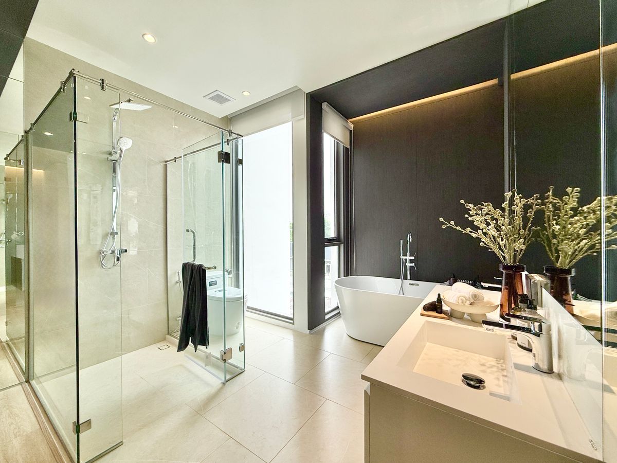 ขายบ้านพระราม 9 เพชรบุรีตัดใหม่ RCA : ขายบ้านตัวอย่างสุดหรู CANVAS RAMA 9 – แบบ Atelier บ้านเดี่ยว 3 ชั้น พร้อมลิฟต์ส่วนตัว หลังเดียวในโครงการที่มี “สระว่ายน้ำส่วนตัว” และ “ที่ดินใหญ่ที่สุด”