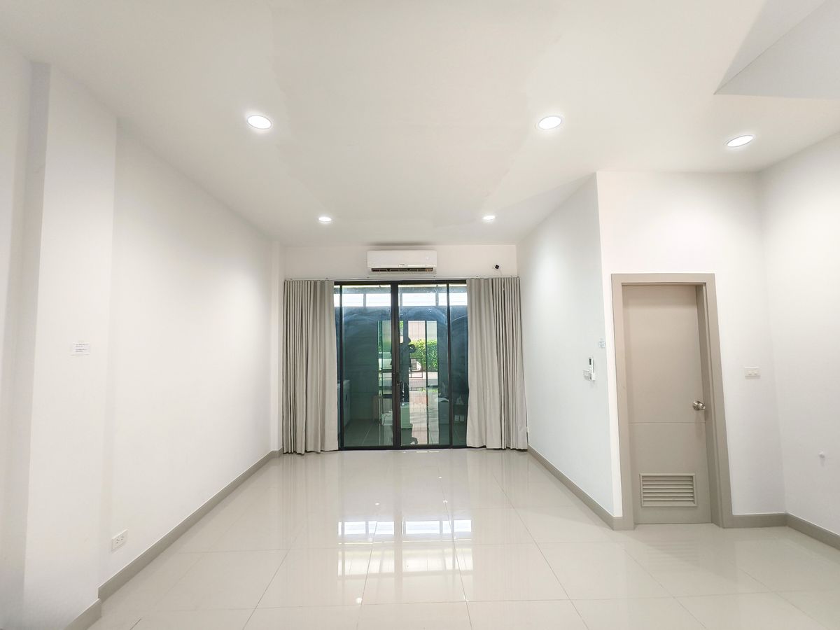 ให้เช่าโฮมออฟฟิศเกษตร นวมินทร์ ลาดปลาเค้า : ให้เช่า โฮมออฟฟิศหรู 4 ชั้น ติดถนนนวลจันทร์ Premium Place Mix Ekamai-Ramintra หน้ากว้าง 5.5 เมตร 2 ห้องทำงานใหญ่ 3 ห้องนอน 4 ห้องน้ำ 28 ตร.ว. 