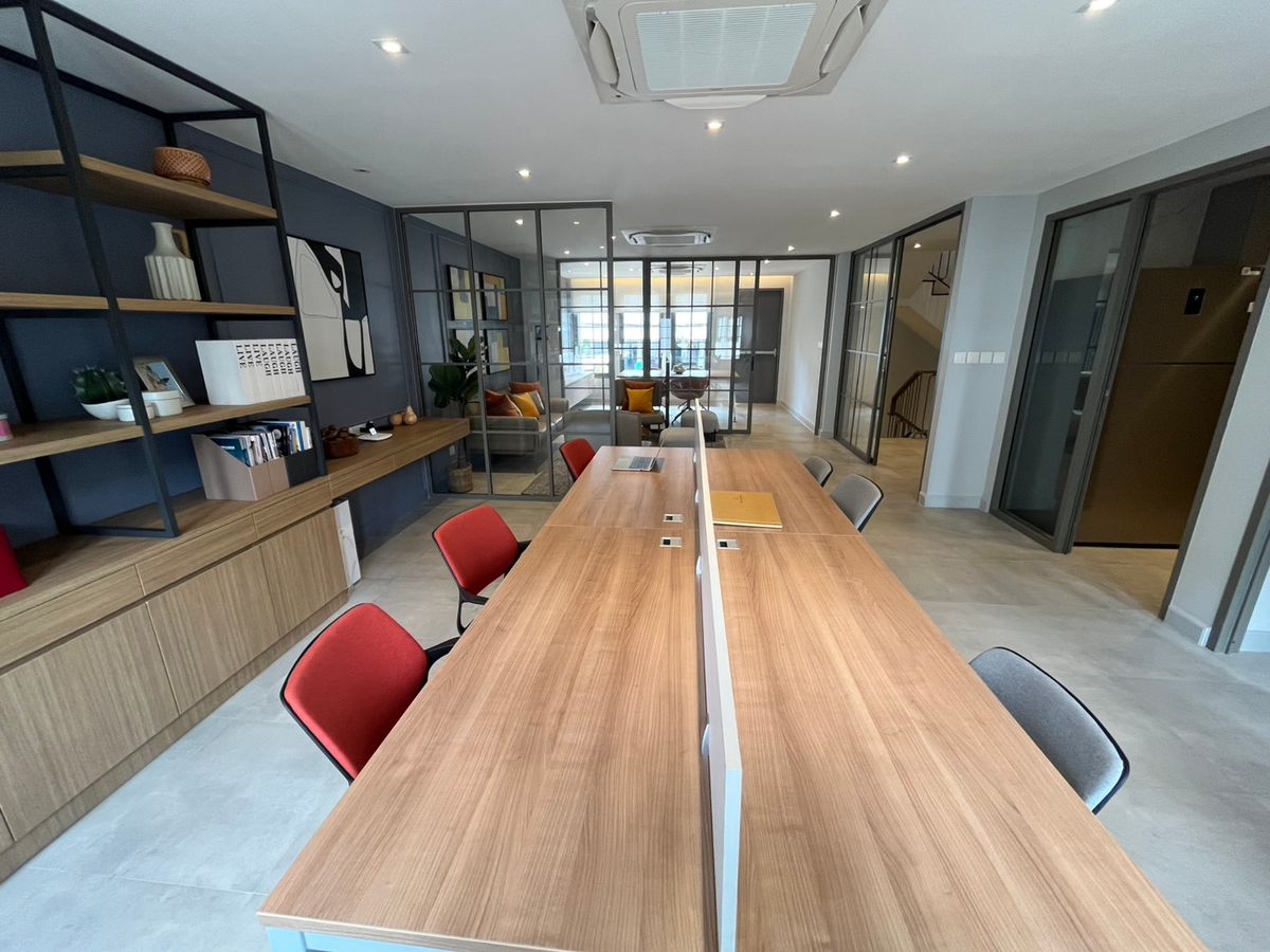 For SaleHome OfficeNawamin, Ramindra : 🏢 Luxurious Home Office for sale, fully furnished, near Central EastVille, the largest house in the project, 51 sq m | 4.5 floors | has a private elevator | Front of the house faces north. Usable area 479.91 sq m | Move in immediately, only 38 million bah