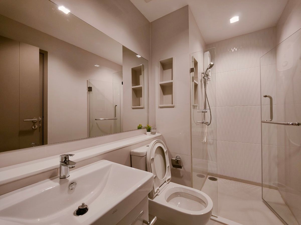 For RentCondoRama9, Petchburi, RCA : Cozy 1+1 bedroom for rent at Life Asoke Rama9 