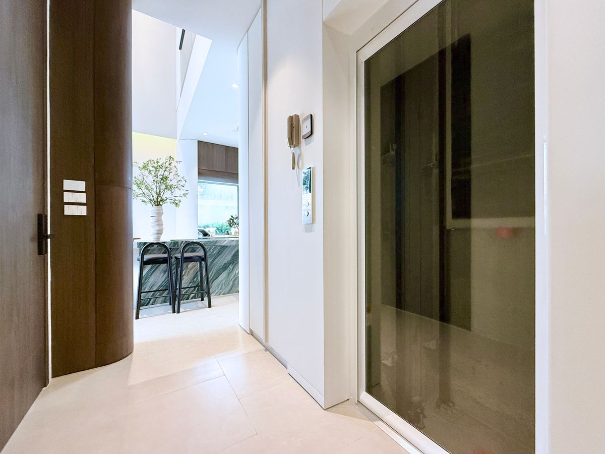 ขายบ้านพระราม 9 เพชรบุรีตัดใหม่ RCA : ขายบ้านตัวอย่างสุดหรู CANVAS RAMA 9 – แบบ Atelier บ้านเดี่ยว 3 ชั้น พร้อมลิฟต์ส่วนตัว หลังเดียวในโครงการที่มี “สระว่ายน้ำส่วนตัว” และ “ที่ดินใหญ่ที่สุด”