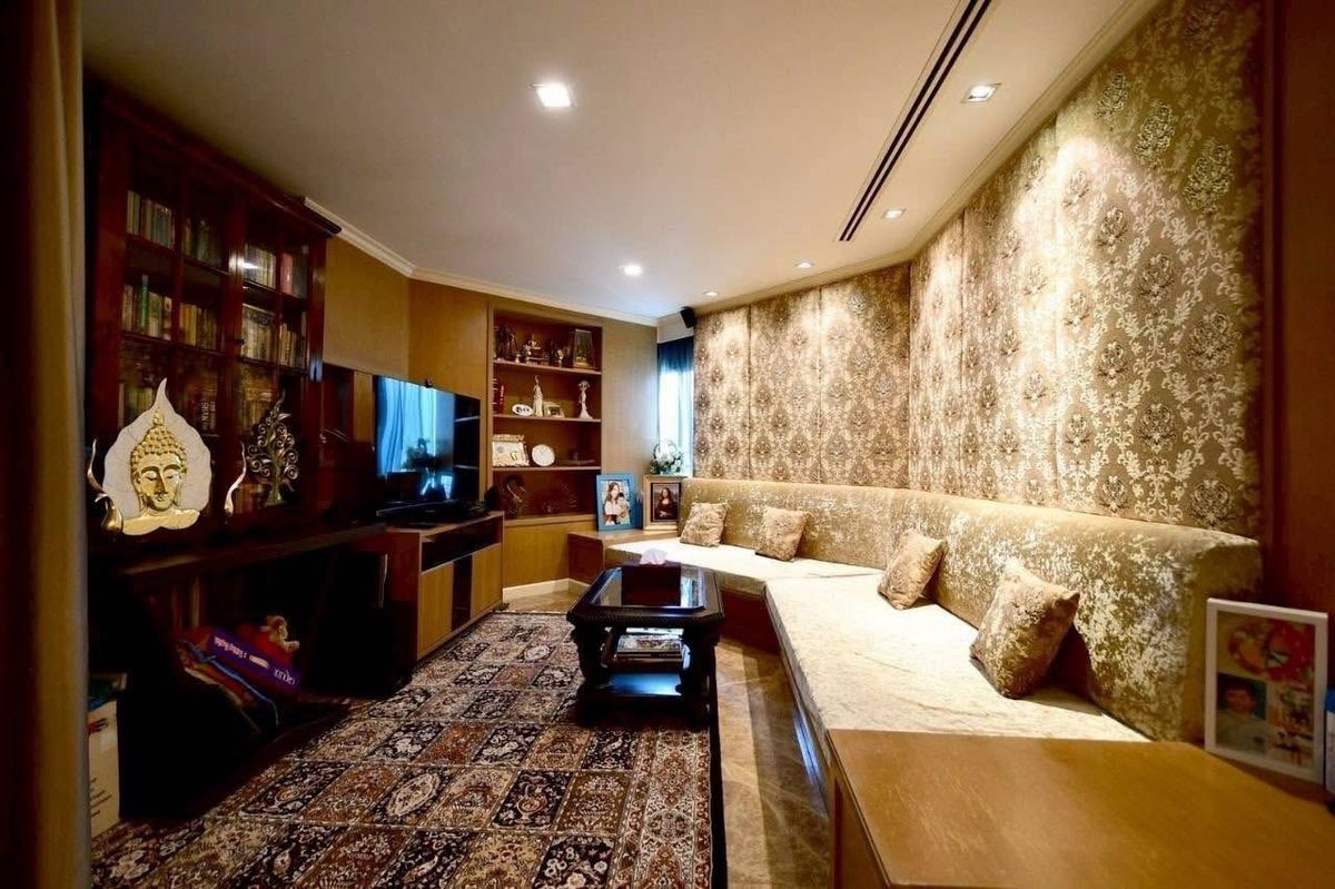 ขายคอนโดสาทร นราธิวาส : 📢👇Sathorn Garden เป็นหนึ่งในทำเลยอดนิยมสำหรับอยู่อาศัยหรือการลงทุนใกล้โครงการใหม่ One Bangkok และสวนสาธารณะ สวนลุมพินี