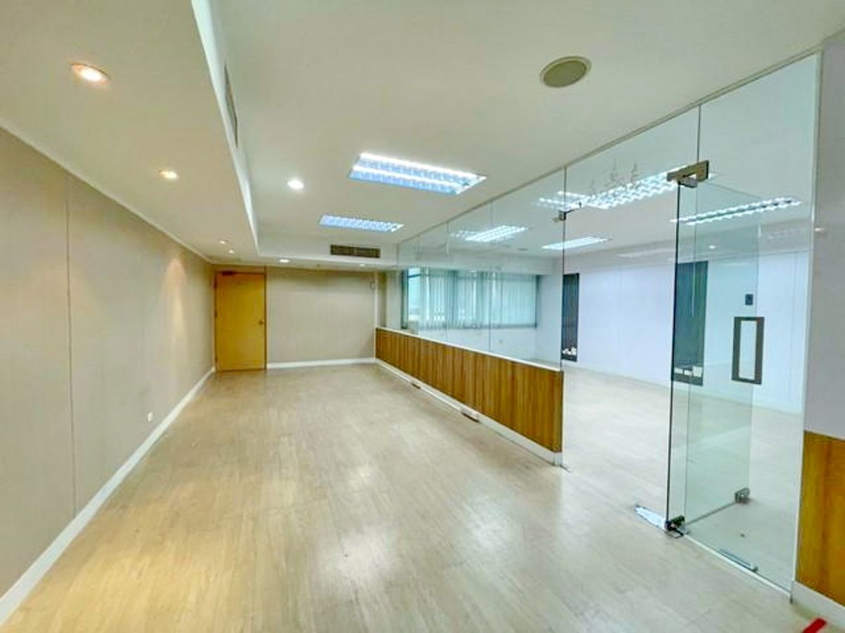 MRT Ratchada Selling for 929.28 million office building for rent 14Storeys Stand Alone 2rai 2ngan 56 Loading...