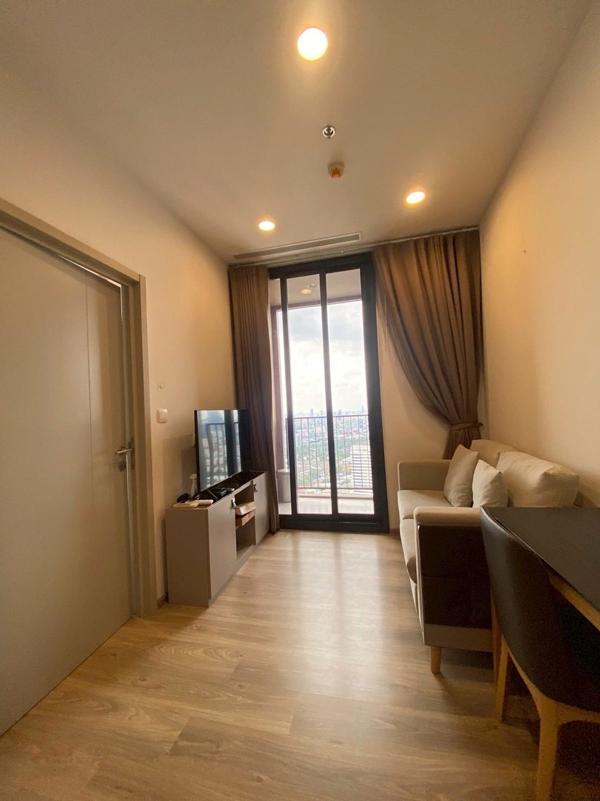 For RentCondoSukhumvit, Asoke, Thonglor : 🌇 Epic view, fully furnished, fully equipped — living solo but feeling like a millionaire 😎 at Oka Haus! 💥