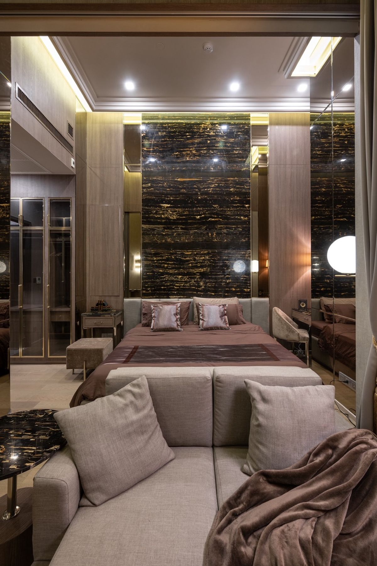 ให้เช่าคอนโดสุขุมวิท อโศก ทองหล่อ : 🏙 Ashton Asoke ชั้น 50 | เพดานสูง 4 ม. | วิวพาโนรามาใจกลางอโศก ห้องแต่งหรู Modern Luxury พร้อมเข้าอยู่ เพียง 45,000 บ./เดือน (ฟีฟ่า) 087-808-3690