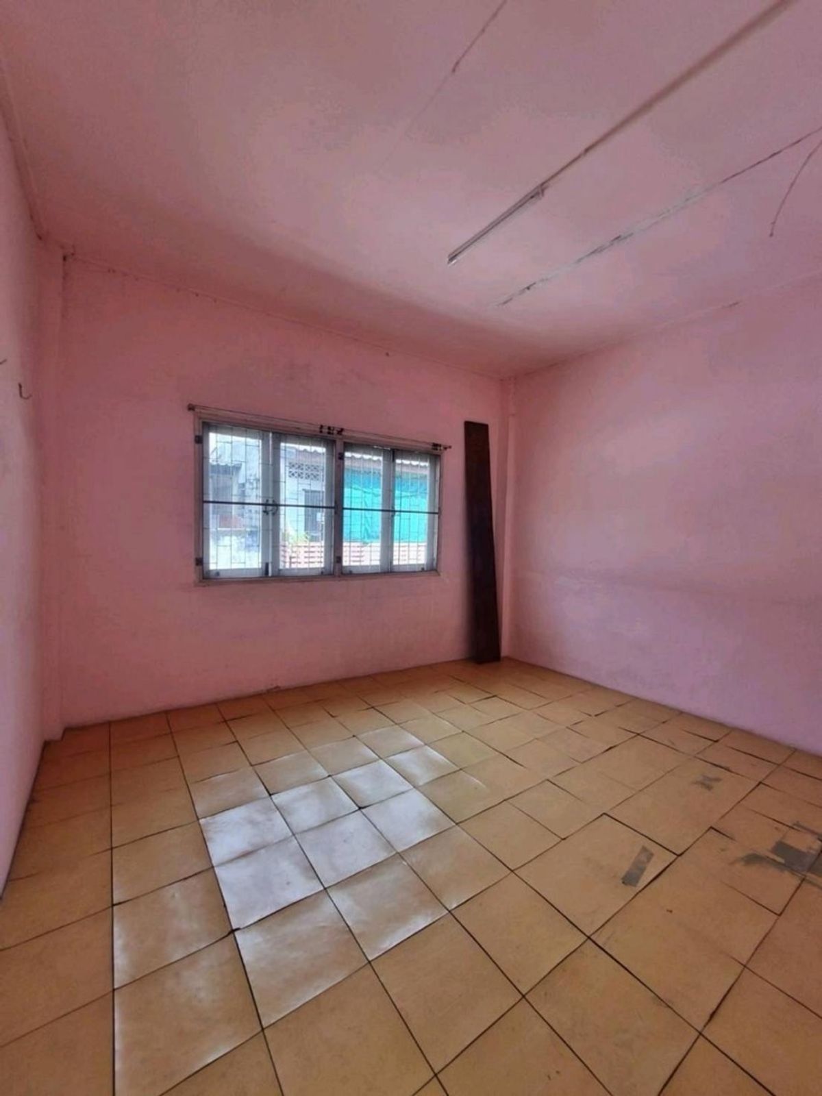 For RentShop HouseOnnut, Udomsuk : Commercial building for rent, Bang Chak zone, near BTS Bang Chak, only 3 minutes.