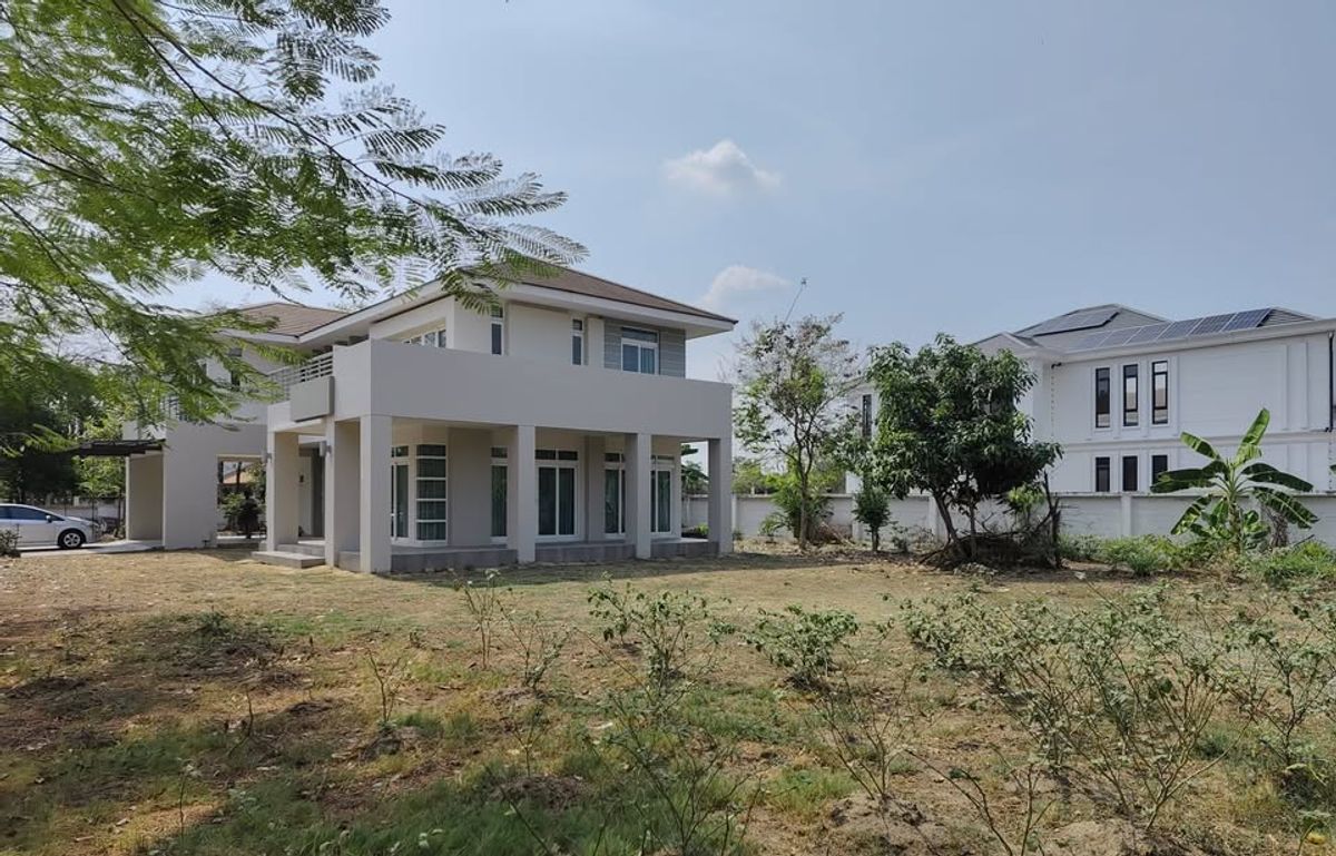 For RentHouseSamut Prakan,Samrong : ✨ Luxury Single House at LAKEWOOD VILLAGE KM 18 – 3 Bedrooms, 4 Bathrooms | Fully Furnished & Move-in Ready | Spacious for Large Families | 2–3 Car Parking | Prime Location Near Bang Phli