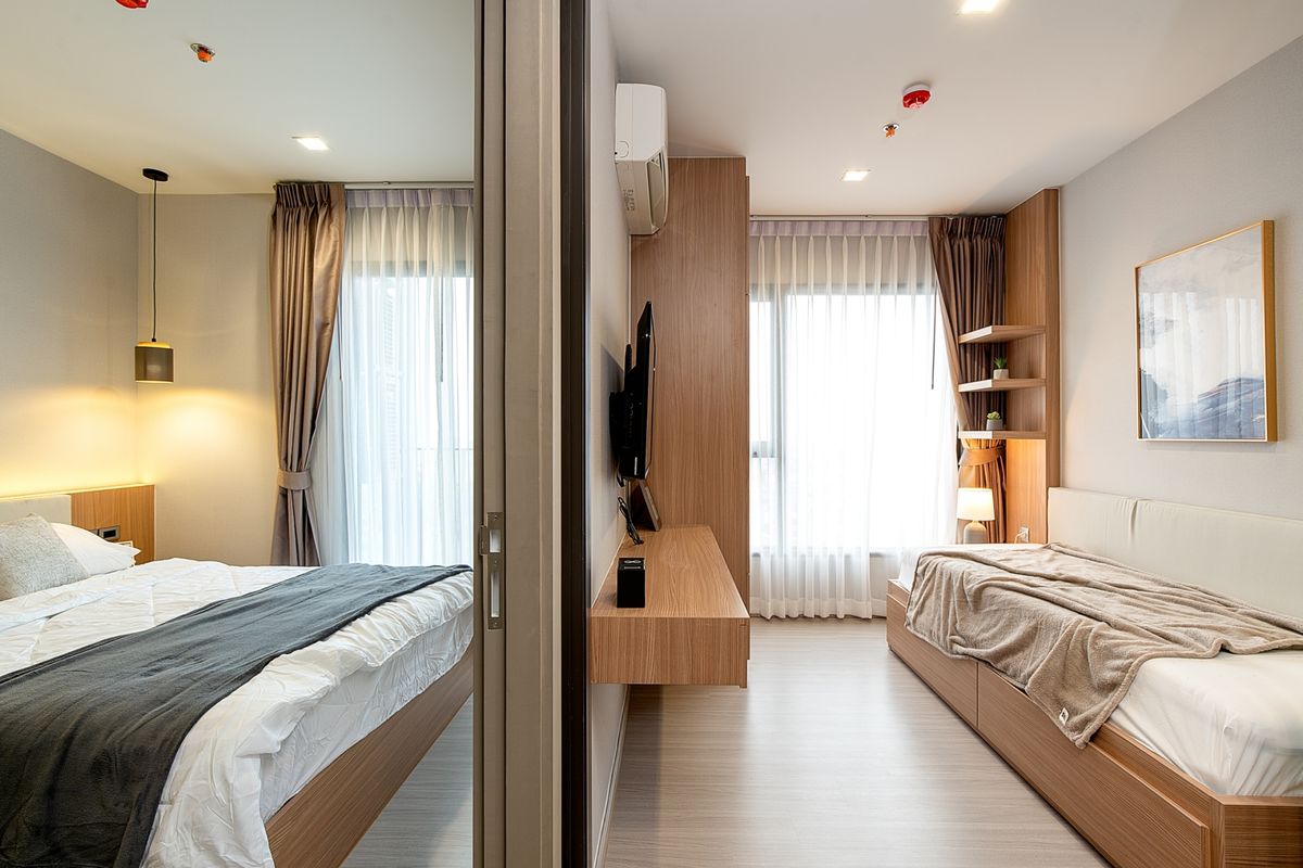 For RentCondoRama9, Petchburi, RCA : Brand new renovated room, high floor, beautifully decorated, built-in throughout the room, 1+1 bedroom @ Life Asoke Rama 9