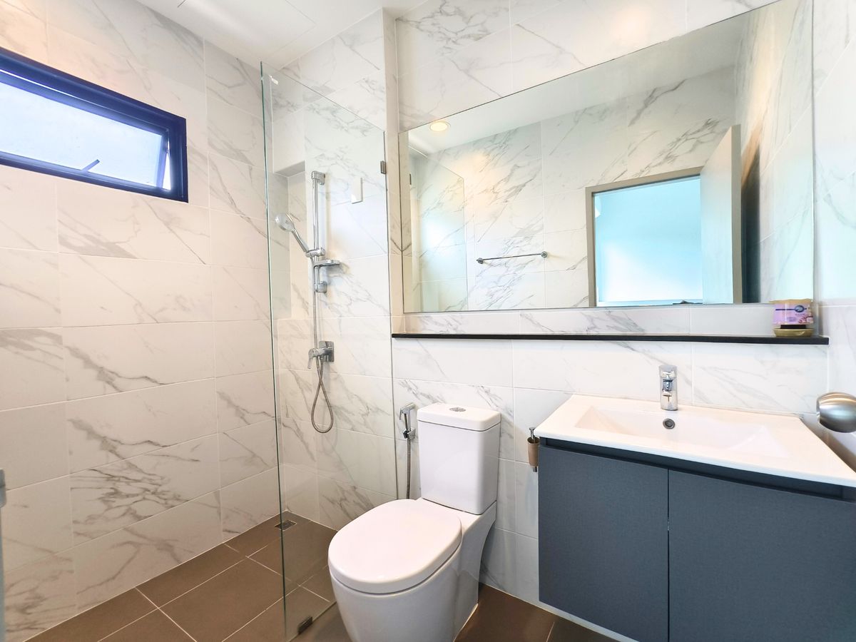 ให้เช่าโฮมออฟฟิศเกษตร นวมินทร์ ลาดปลาเค้า : ให้เช่า โฮมออฟฟิศหรู 4 ชั้น ติดถนนนวลจันทร์ Premium Place Mix Ekamai-Ramintra หน้ากว้าง 5.5 เมตร 2 ห้องทำงานใหญ่ 3 ห้องนอน 4 ห้องน้ำ 28 ตร.ว. 