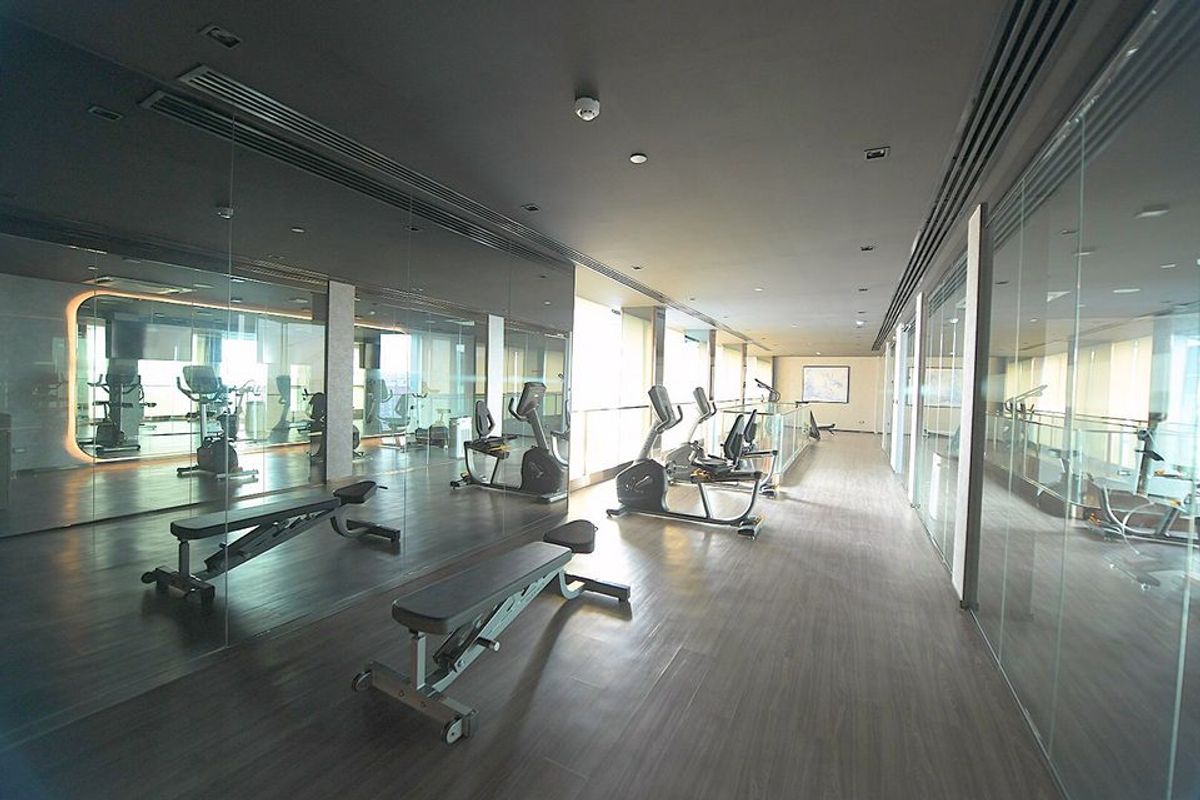 For RentCondoRama9, Petchburi, RCA : Brand new renovated room, high floor, beautifully decorated, built-in throughout the room, 1+1 bedroom @ Life Asoke Rama 9