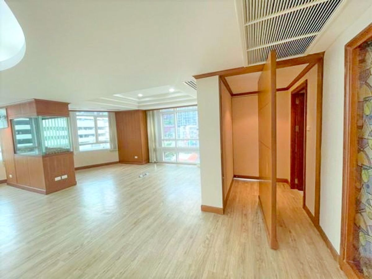 MRT Ratchada Selling for 929.28 million office building for rent 14Storeys Stand Alone 2rai 2ngan 56 Loading...