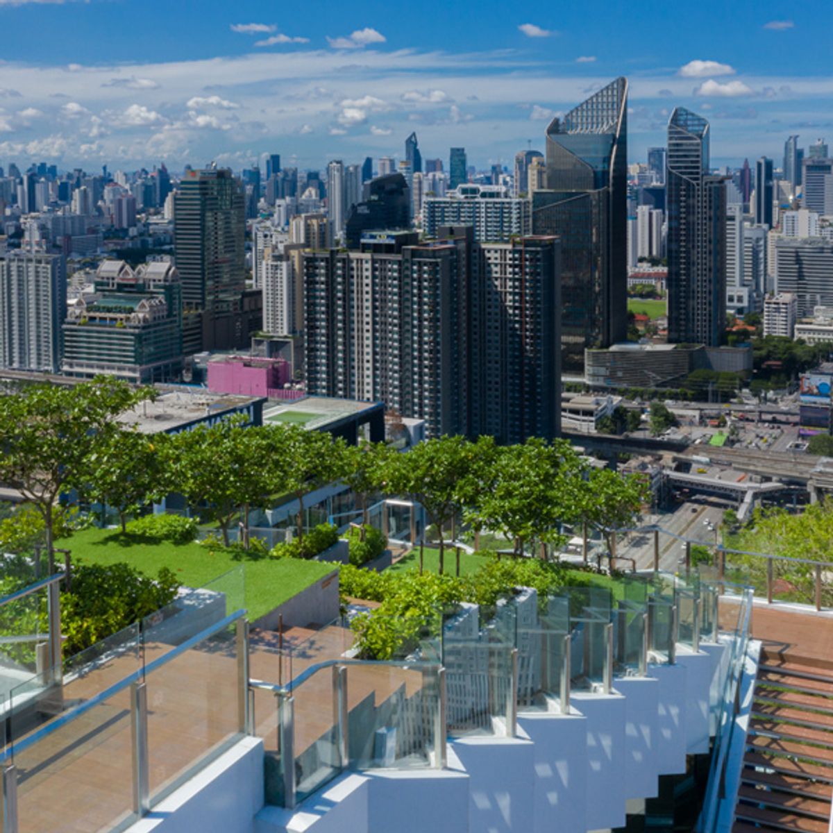 For RentCondoRama9, Petchburi, RCA : Brand new renovated room, high floor, beautifully decorated, built-in throughout the room, 1+1 bedroom @ Life Asoke Rama 9