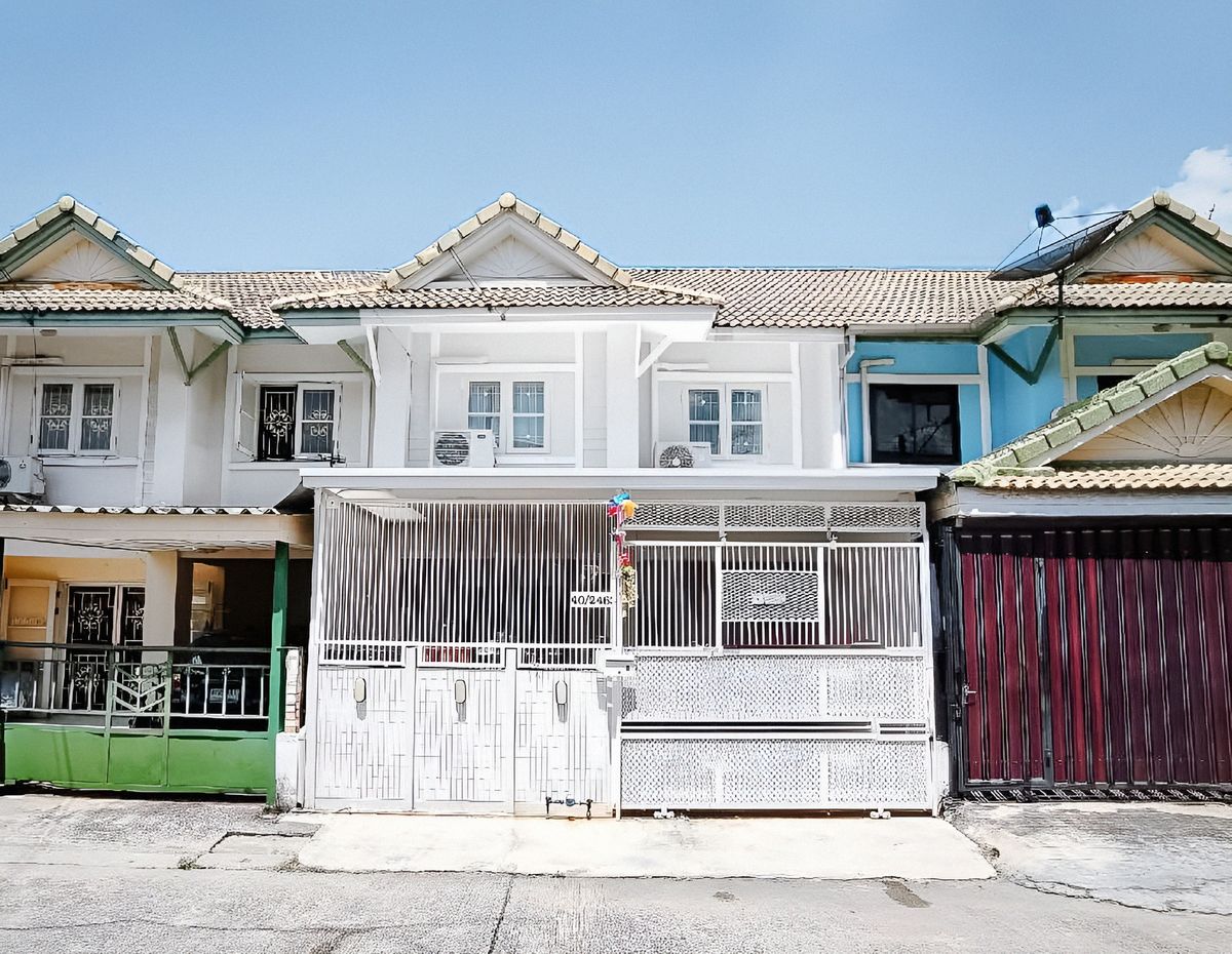 For SaleTownhomePathum Thani,Rangsit, Thammasat : Newly renovated house for sale, Baan Pruksa B Rangsit-Khlong Sam, 2-story townhouse, 3 bedrooms, fully air conditioned, fully furnished, ready to move in, near Thammasat University, Rangsit, only 1.49 million!