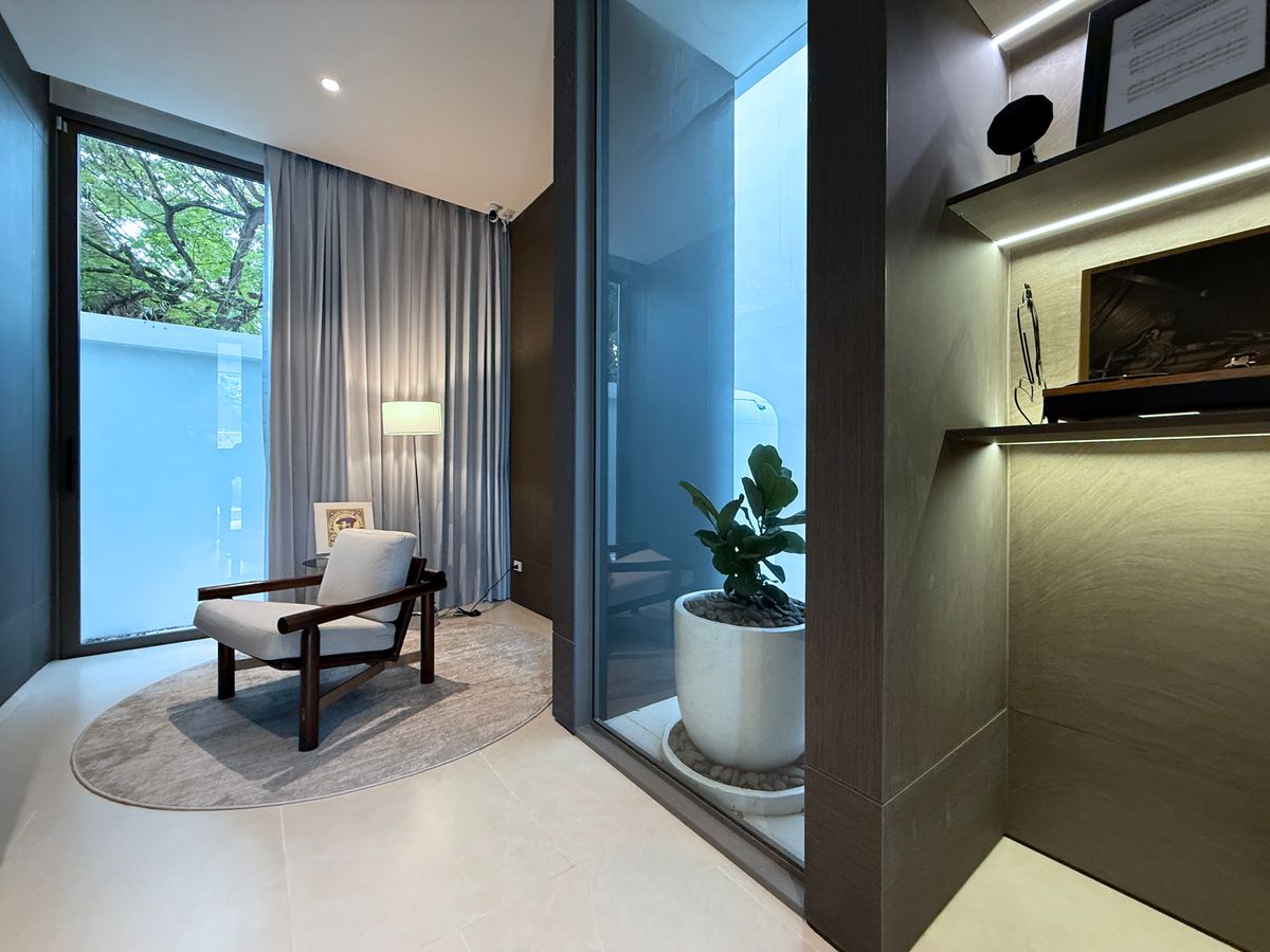 ขายบ้านพระราม 9 เพชรบุรีตัดใหม่ RCA : ขายบ้านตัวอย่างสุดหรู CANVAS RAMA 9 – แบบ Atelier บ้านเดี่ยว 3 ชั้น พร้อมลิฟต์ส่วนตัว หลังเดียวในโครงการที่มี “สระว่ายน้ำส่วนตัว” และ “ที่ดินใหญ่ที่สุด”