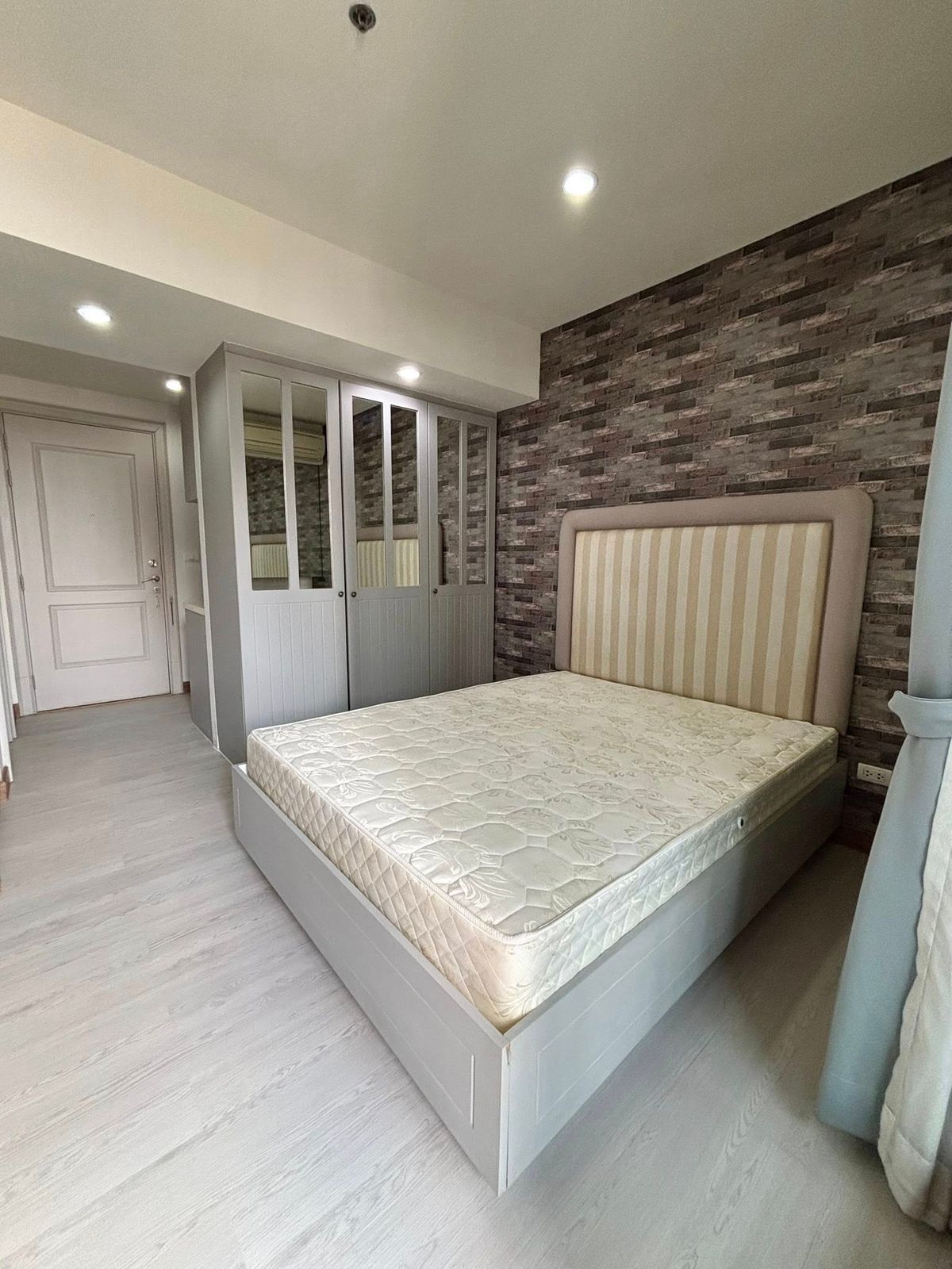 For RentCondoSapankwai,Jatujak : 🔴16,000฿🔴 𝗧𝗵𝗲 𝗘𝗱𝗶𝘁𝗼𝗿 𝗦𝗮𝗽𝗵𝗮𝗻𝗞𝘄𝗮𝗶┃The Editor Saphan Khwai ✅ near BTS Saphan Khwai is happy to serve you. If interested, contact 𝙇𝙄𝙉𝙀 (reply very quickly):​📱 Asset code​ 6810-1107📱: Line ID:@bbcondo88