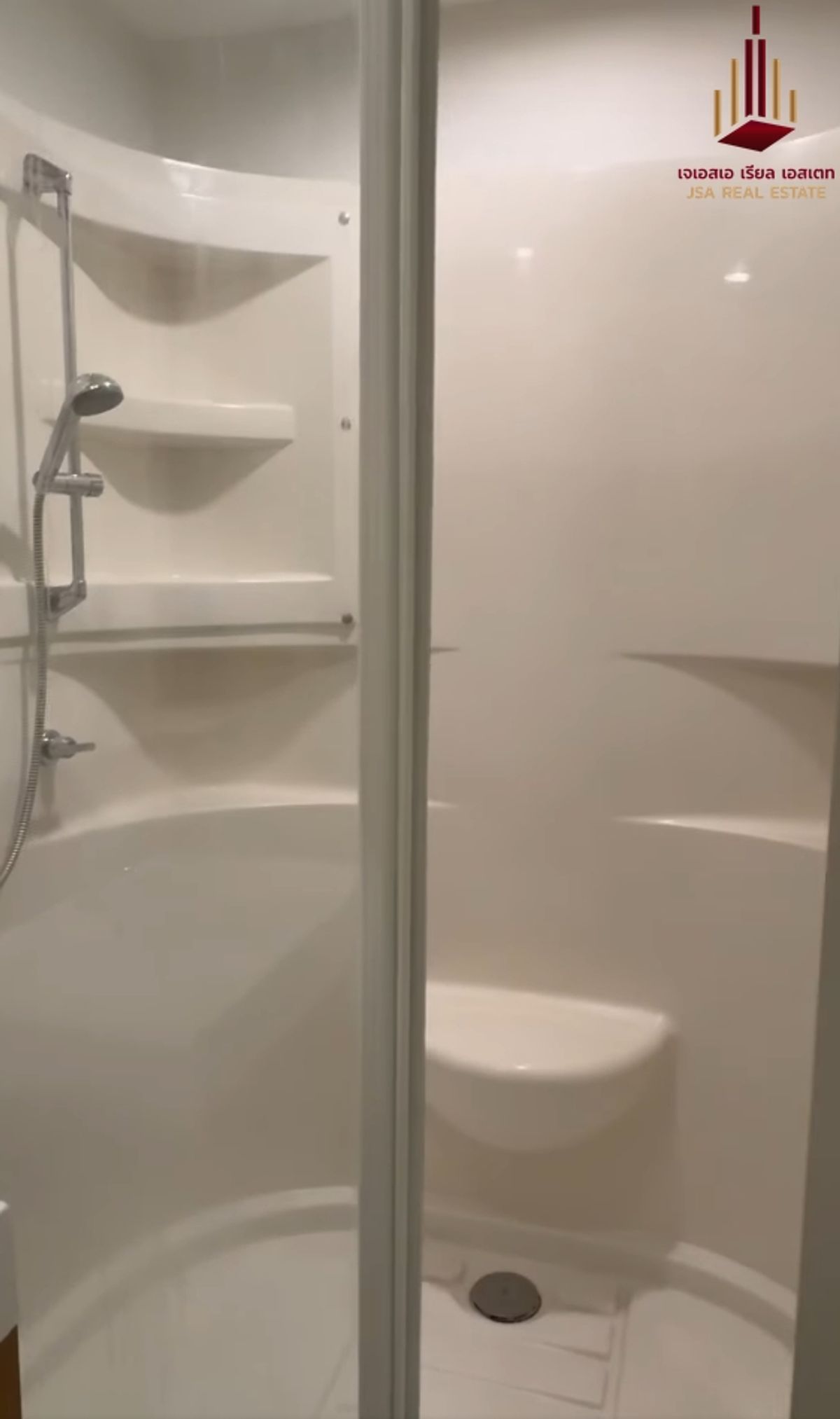 For RentCondoWongwianyai, Charoennakor : ✨ For Rent: Q House Sathorn Condo ✨ 💰 Only 33,000 thb/month