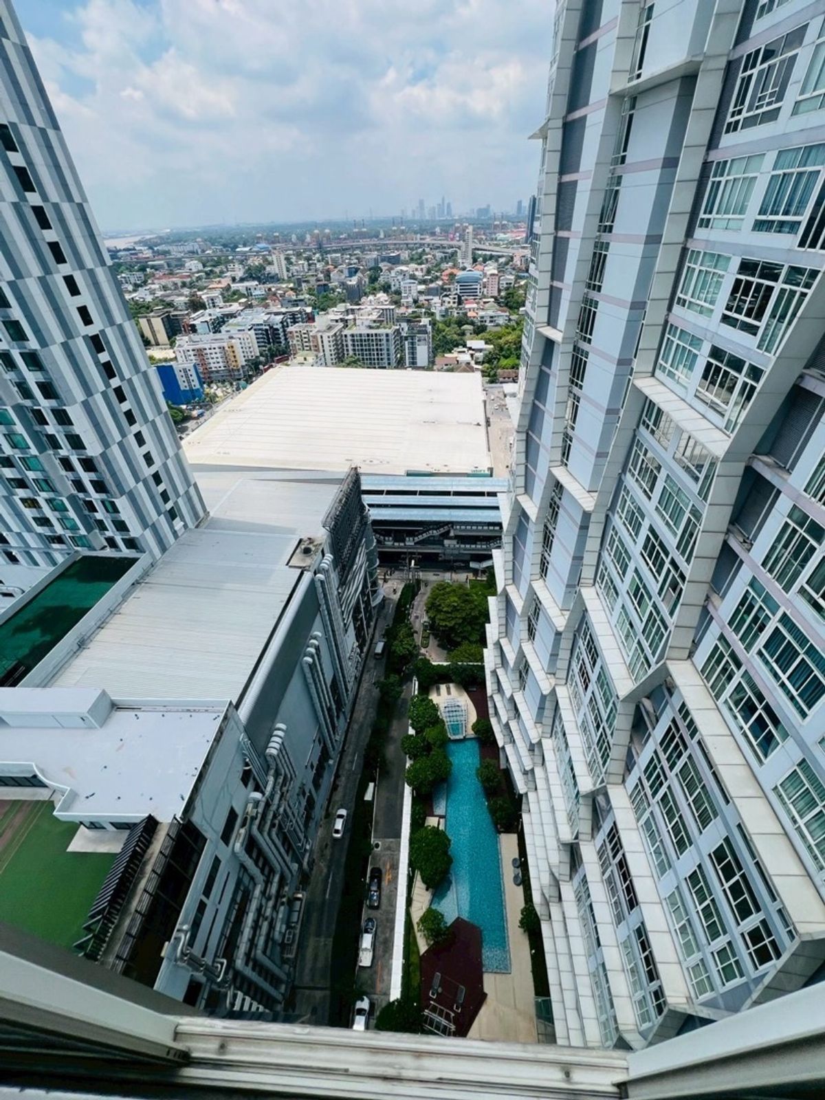 ขายคอนโดอ่อนนุช อุดมสุข : 👍ขายคอนโด IDEO VERVE SUKHUMVIT ขนาด 57.65 ตร.ม. ชั้น 22 ห้องมุม จำนวน 2 ห้องนอน 2 ห้องน้ำ ขายตามสภาพ ✅ราคา 6.2 ลบ. 

ซื้อลงทุนมาเลยค่ะ ทรัพย์ทำเลเยี่ยม Good location Good area ซื้อสด 💸 คัด ตัด จบ รอรับกำไร ทุกอย่างที่ลูกค้าต้องการ 